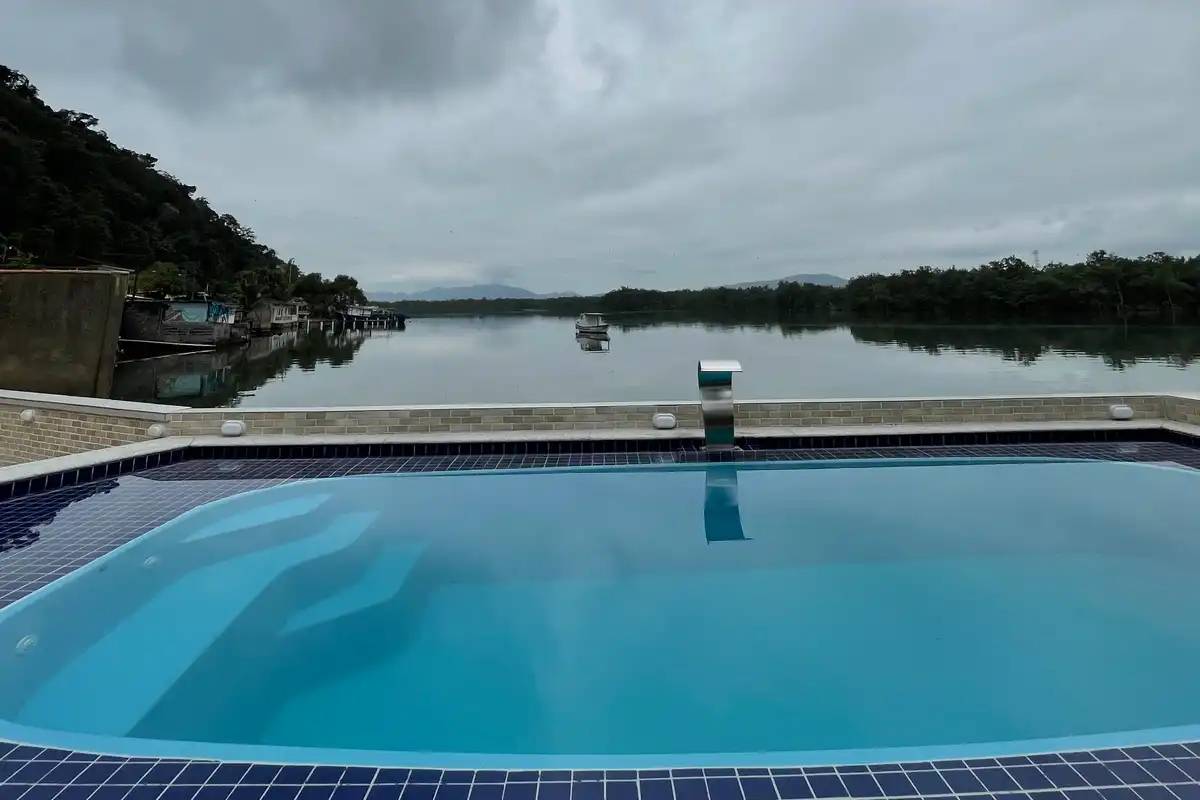 piscina-vista-natureza