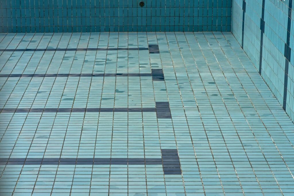 ¿Cuáles son los peligros de una piscina vacía? Más información