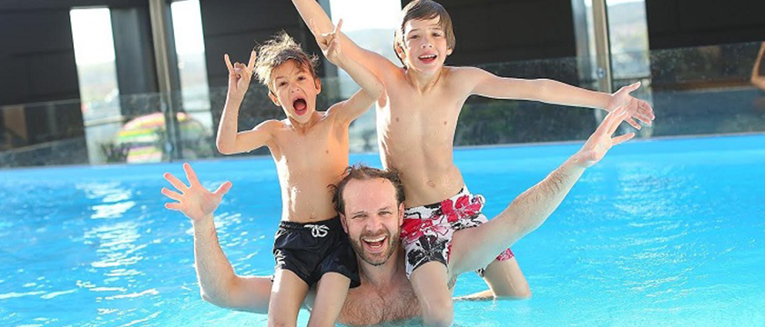 6 dicas de segurança na piscina para ter um verão tranquilo com as crianças