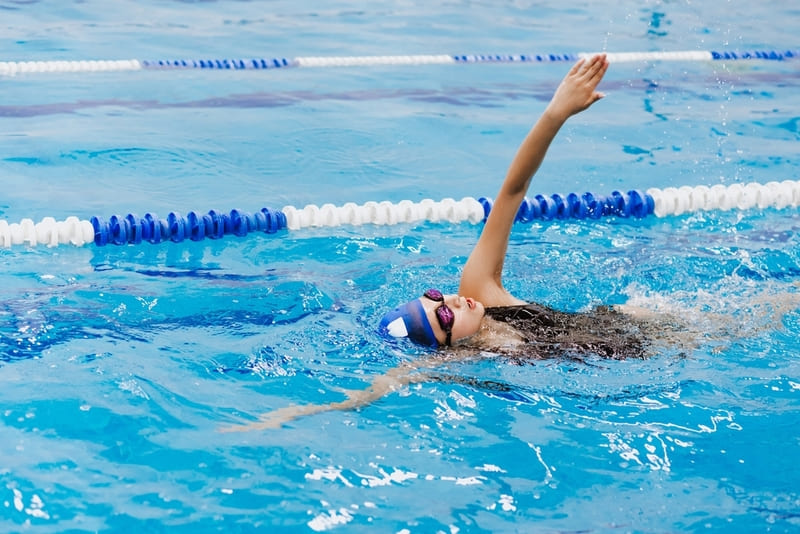 Conheça 8 benefícios da natação