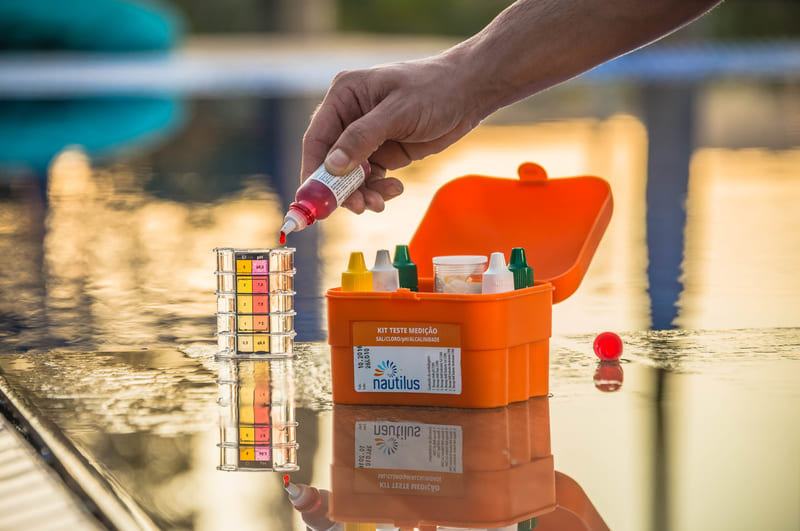 Por que manter o pH da água da piscina nos parâmetros certos?