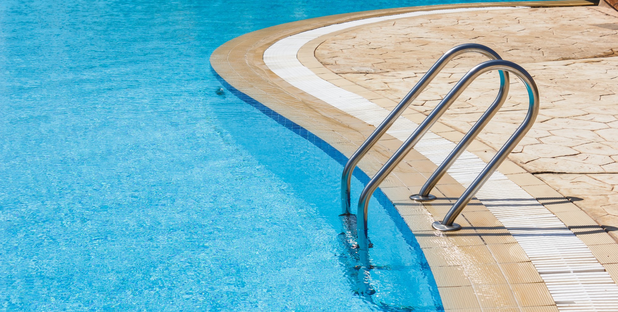 Lo que debe hacer para tener un agua 100% saludable en su piscina