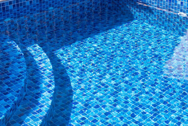 Conheça os benefícios da Zeólita no tratamento da sua piscina