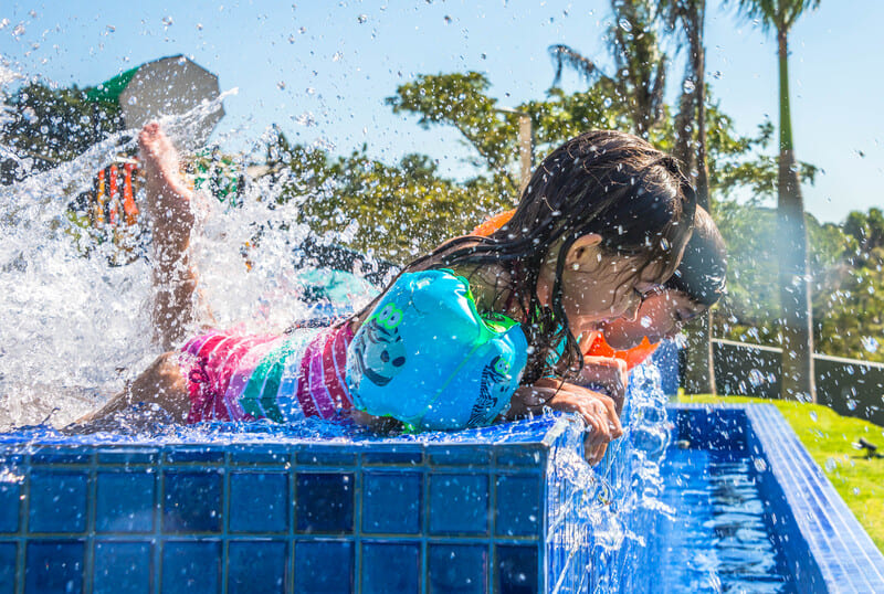 Como nadar na piscina e garantir a segurança de toda a família